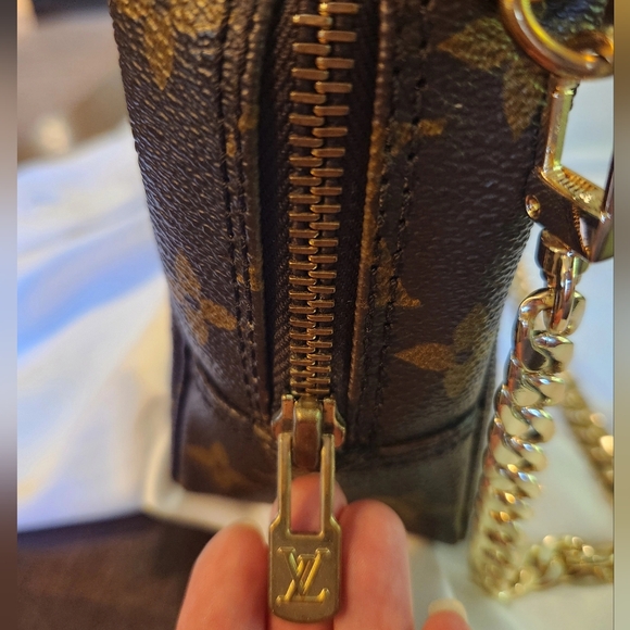 Louis Vuitton Trousse 23 Shoulder/Crossbody Bag - Picture 13 of 17